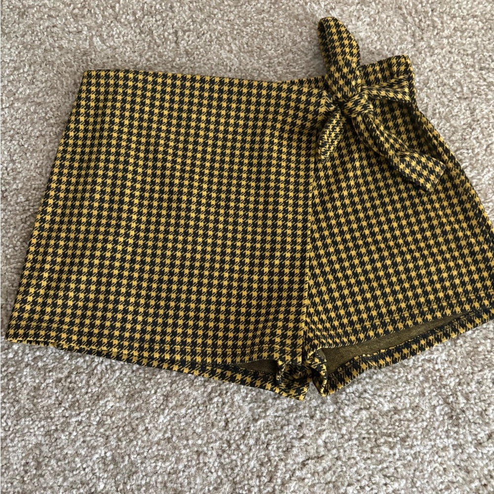 Stylish Yellow and Black Houndstooth Women Shorts